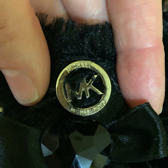 Black Fuzzy Slippers with Bow and jewel - Picture 5 of 11